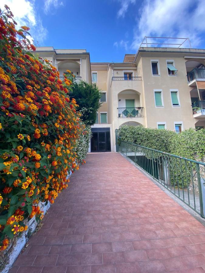 Vivi La Mia Liguria - Esclusivo Appartamento Con Terrazzo E Giardino Finale Ligure Exterior photo